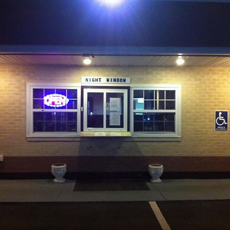 Newport News Inn Екстер'єр фото