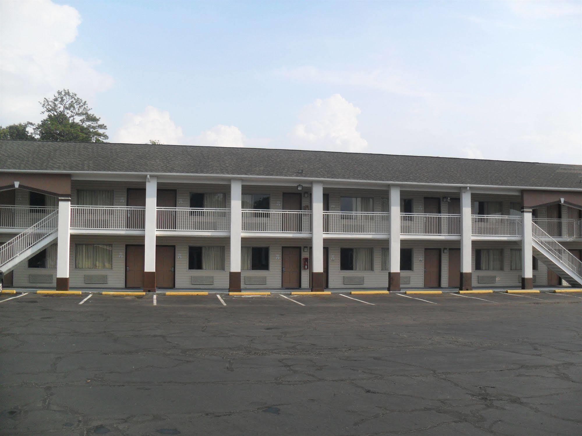 Newport News Inn Екстер'єр фото