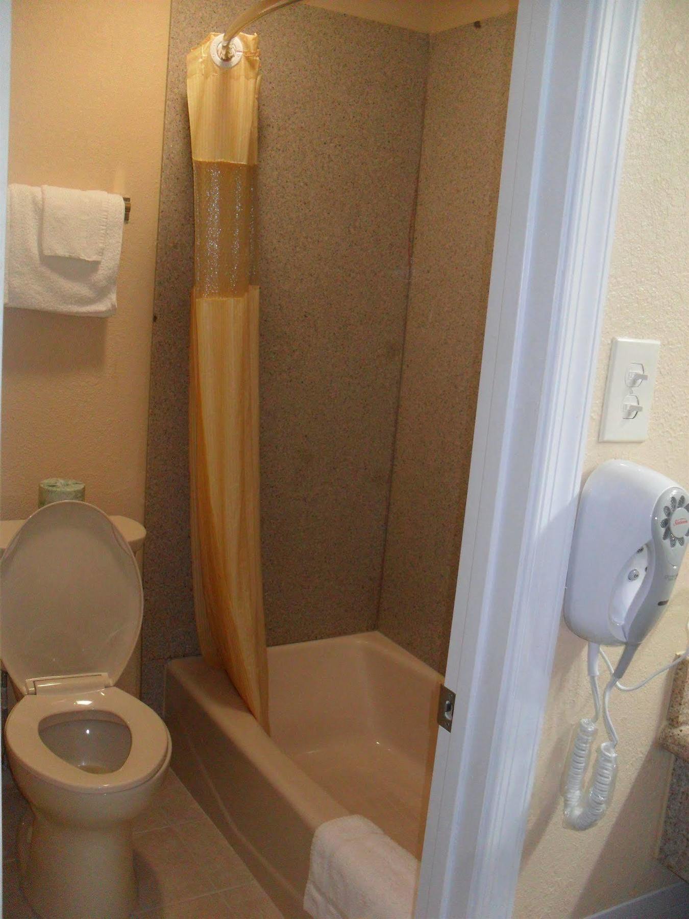 Newport News Inn Екстер'єр фото