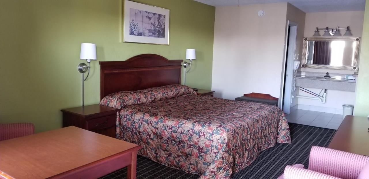 Newport News Inn Екстер'єр фото